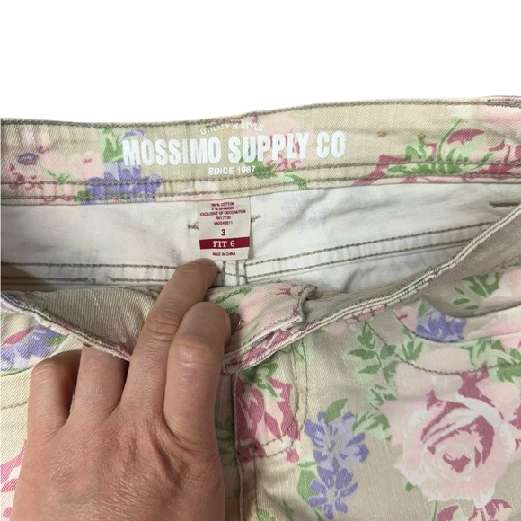 MOSSIMO SUPPLY CO. Pink and Green Jean Shorts Floral Pattern - Picture 2 of 5